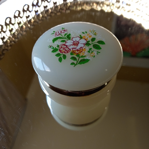 Vintage clamshell trinket box - Picture 11 of 13